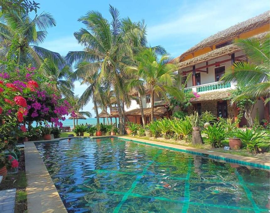 Địa chỉ Full Moon Beach Resort ở đâu, tiện nghi và dịch vụ.